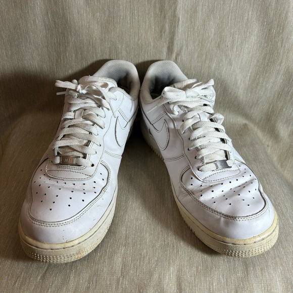 NIKE Sz 10.5 Air Force 1 Leather Low Top Lace Up Rubber Sole Basketball Sneakers - Picture 2 of 12